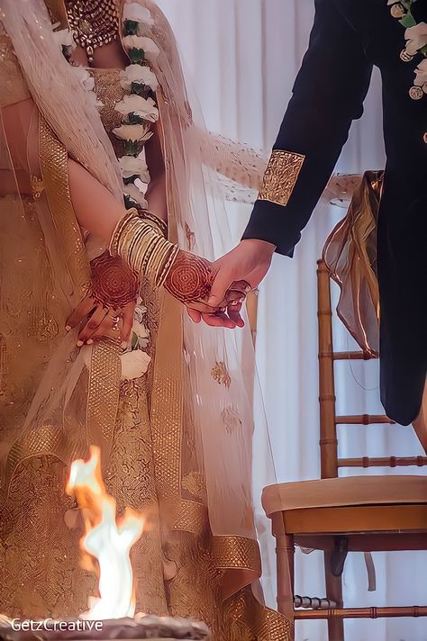 Indian Married Couple Aesthetic, Bihari Wedding Aesthetic, Marriage Vision Board Indian, Indian Wedding Aesthetic Couple Pic, Marriage Poses Indian, Marriage Goals Aesthetic, Indian Marriage Aesthetic, Hindu Wedding Aesthetic, Odisha Wedding