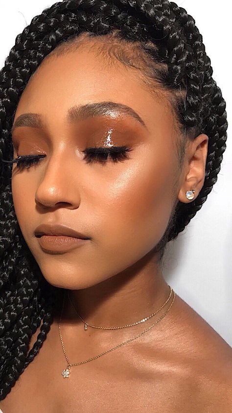 Glossy nude lids Melanin Makeup, Fall Makeup Trend, Hair Inspired, Maybelline Superstay, Sky Black, Beauty Make-up, Maybelline Super Stay, Nude Makeup, Face Beat