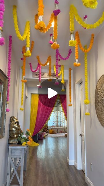 Wedding Decor Ideas For Home, Home Decoration For Wedding Indian Diy, Diwali Marigold Decoration, Home Decor For Mehendi, How To Decorate Home For Diwali, Aesthetic Diwali Decorations At Home, Home Decoration Ideas For Wedding, Marigold Decoration At Home, Home Decoration Ideas For Diwali