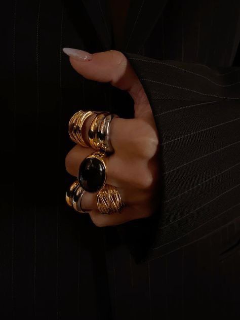 Black Jewelry Aesthetic, Vintage Jewellery Aesthetic, Gold Statement Jewelry, خواتم خطوبة, Dope Jewelry Accessories, Winter Jewelry, Gold Aesthetic, Dope Jewelry, Classy Jewelry