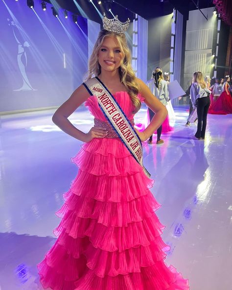 Middle School Pageant Dresses, High School Pageant Dresses, Western Wear Pageant Outfit, Pagent Outfit Ideas, Pagent Dresses Teen, Pageant Girl Aesthetic, Pageant Makeup For Blondes, Fun Fashion Pageant Outfit, Junior Miss Pageant