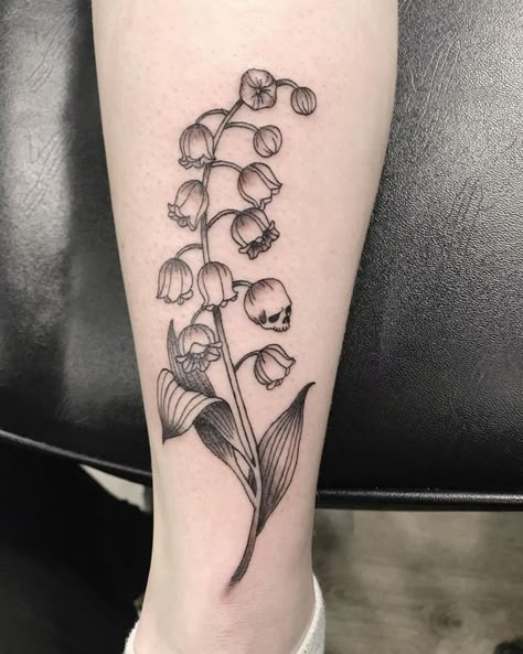 50+ beautiful and gentle lily of the valley tattoos: designs in different styles on different body places are in our article. Bonus: secret tattoo meanings. Lily Of The Valley Tattoos, Lily Of The Valley Tattoo, Back Of Leg Tattoos, Valley Tattoo, Garden Tattoos, Tattoos Geometric, Plant Tattoo, Spooky Tattoos, Inspiration Tattoo