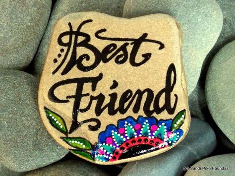 best friend / bff / painted rocks / painted stones / friendship gifts / friendship / rocks / stones / gifts for friends / boho gifts by LoveFromCapeCod on Etsy Friendship Rocks, Rock Sayings, Small Diy Gifts, Abstract Art Projects, Rock Art Ideas, Gifts Forbest Friend, Garden Rocks, Garden Rock Art, Friend Painting