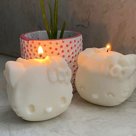 #hellokitty #candles #pinterest Face Message, Hello Kitty Products, Holding Candle, Gifts Wishlist, Kitty Aesthetic, Hello Kitty House, Candle Making Business, Hello Kitty Aesthetic, Decorative Candles