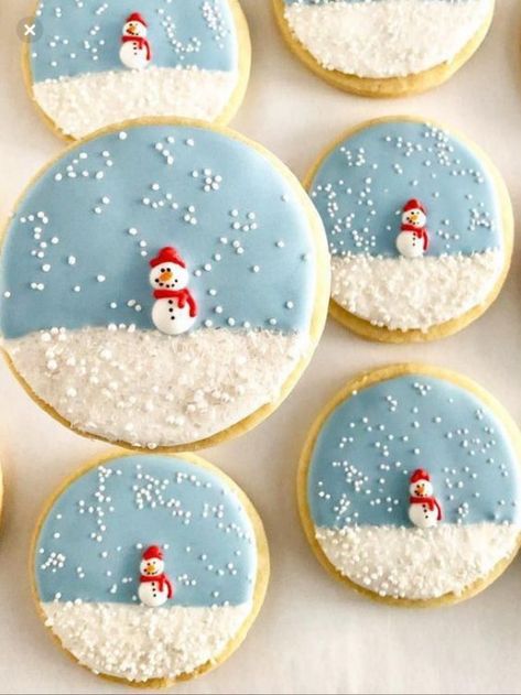 Sugar Cookie Ideas Christmas, Cute Christmas Cookies Decorating, Easy Christmas Sugar Cookie Designs, Round Cookie Decorating Ideas, Sugar Cookie Decorating Christmas, Winter Sugar Cookies Decorated, Circle Christmas Cookies, Christmas Cookie Art, Christmas Cookies Decorated Easy