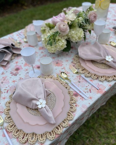 Bridal shower table setting