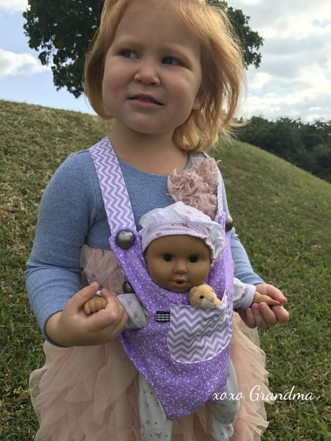 See this darling little redhead in these photos? She's my spunky granddaughter and to say she loves her doll is an understatement. Las... Baby Doll Carrier Sewing Pattern, Baby Doll Carrier Pattern Free, Doll Carrier Free Pattern, Doll Carrier Sewing Pattern, Baby Doll Carrier Pattern, Doll Carrier Pattern, Baby Doll Carrier, Carrier Pattern, Free Baby Patterns