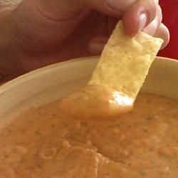 Ranch Bean Dip (refried beans, shredded cheddar cheese, ranch dressing mix, and sour cream) Ranch Bean Dip, Ranch Dressing Mix, Ranch Dip, Snack Dip, Shredded Cheddar Cheese, Bean Dip, Dips Appetizers, Think Food, Snacks Für Party