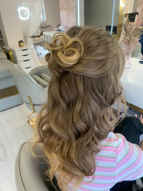 Half Up Bun Formal, Bouncy Half Up Half Down, Cute Prom Hair For Short Hair, Cinderella Prom Hair, Prom Hair Down Short, Curled Prom Hair Half Up, Half Up Half Down Bun Prom Hair, Curly Half Up Half Down Bun, Cinderella Hairstyle Prom