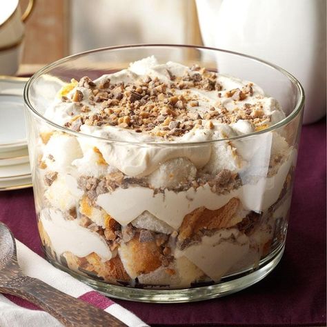 Caramel Fluff & Toffee Trifle Angel Food Trifle Desserts With Pudding, Angel Food Cake Trifle Recipes, Desserts With Angel Food Cake, Trifle With Angel Food Cake, Toffee Trifle, Angel Food Trifle, Angel Food Cake Trifle, 15 Minute Desserts, Dessert Trifles