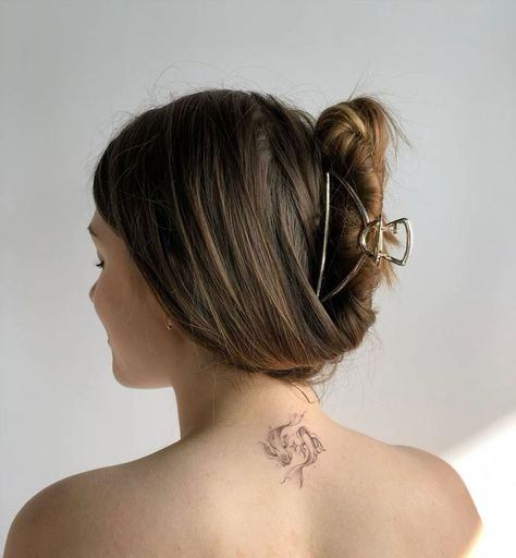 Koi Fish Tattoo Back Of Neck, Koi Neck Tattoo, Koi Fish Tattoo Neck, Dainty Koi Fish Tattoo, Koi Fish Neck Tattoo, Koi Back Tattoo, Tattoo Carpe Koi, Koi Carp Tattoo, Tattoo Pisces