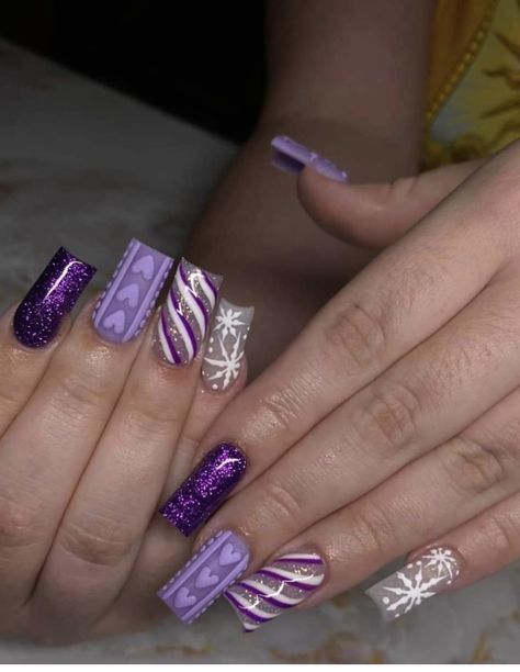 Purple Sweater Nail Designs, Pink And Purple Winter Nails, Purple Holiday Nails Winter, Purple Glitter Christmas Nails, Purple Christmas Nails Design, Purple Christmas Nails Short, December Nails Purple, Purple Winter Nails Acrylic, Holiday Nails Purple