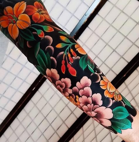 Japanese Ink on Instagram: “Beautiful Japanese x black work sleeve by @oliviachelltattoo. The contrast between the dark black ink and vibrant colors on this sleeve is…” Mangas Tattoo, Forearm Tattoo Design, Geniale Tattoos, Tattoos Geometric, Irezumi Tattoos, Tatuaje A Color, Japanese Sleeve Tattoos, Full Sleeve Tattoos, Japanese Sleeve