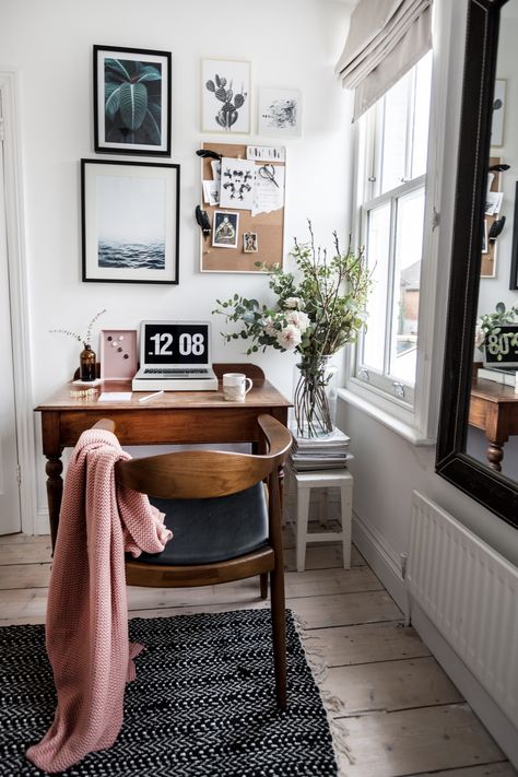 5 Winter Decorating Tips to Steal From a Cozy Home in Bath, England Interior Design Minimalist, Desk Diy, Office Nook, Small Home Office, Work Spaces, Home Office Space, Office Inspiration, Home Office Design, My New Room