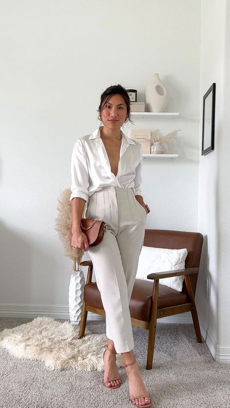 High Waisted Trousers Outfit, White Trousers Outfit, Elevated Wardrobe, Pencil Pant, High Rise Trousers, High Waisted Dress, High Waisted Pants Outfit, Outfit Elegantes, White Pants Outfit