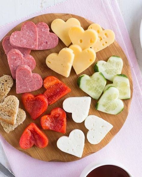 50+ Adorable Heart Shaped Food Ideas for Valentines Day | HubPages Cena San Valentino, Picnic San Valentin, Food Ideas For Valentines Day, Heart Shaped Food Ideas, Ideas San Valentin, San Valentín Ideas, Valentines Lunch, Dessert Saint Valentin, Valentines Picnic