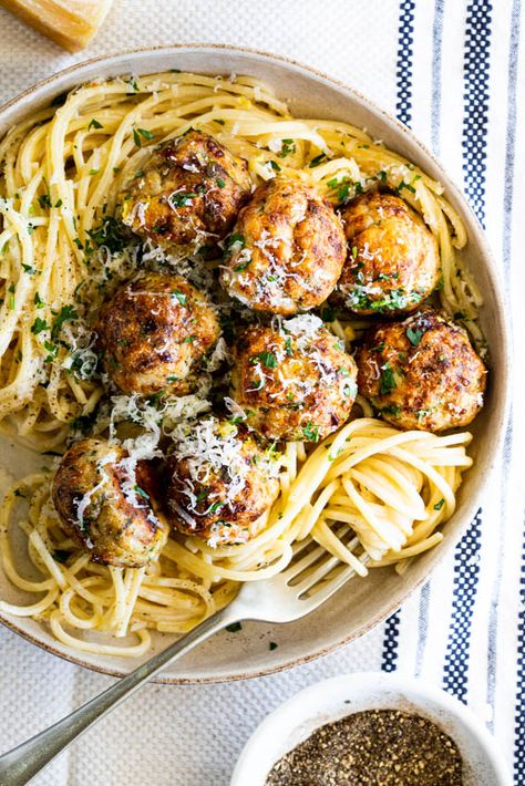 Easy Chicken Recipes For Dinner, Filling Salads, Chicken Meatballs Healthy, Lemon Pasta Recipes, Creamy Spaghetti, Chicken Recipes For Dinner, Lemon Spaghetti, Lemon Garlic Pasta, Chicken Meatball Recipes