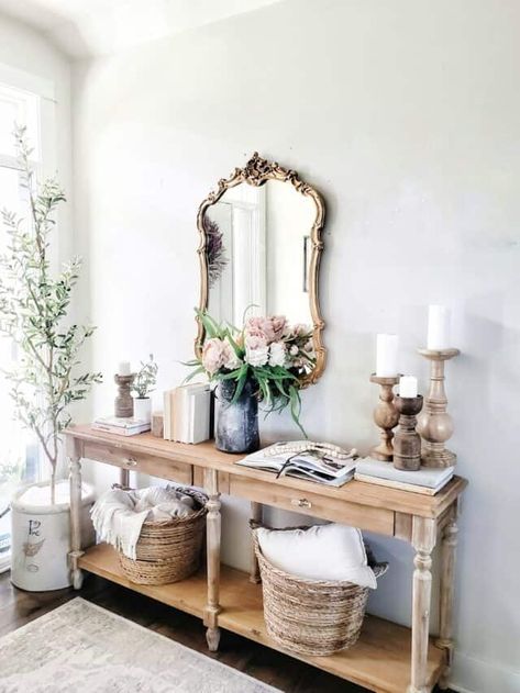 Entryway: French Country - Truemans Treasures Country Entryway Ideas, French Country Entryway Ideas, French Country Foyer, French Country Entryway, Country Entryway, Entrance Ideas Entryway, Country French Living Room, French Living Rooms, Farmhouse Console Table