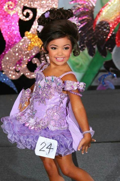 Up Toddler Pageant Makeup, Glitz Pageant Photos, Baby Pageant, Toddler Pageant, Pageant Makeup, Glitz Pageant, Toddlers And Tiaras, Pageant Outfits, Pageant Crowns