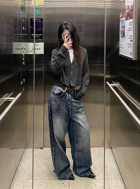 Via Li Outfits, Minimalistic Streetwear, Chinese Douyin, Korean Fashion Grunge, Peony Aesthetic, Simple Streetwear, Glamour Vintage, Street Outfits, Oufits Casual