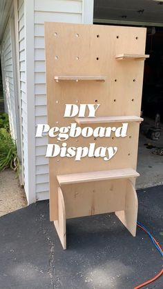 Diy Pegboard Display, Diy Pegboard, Vendor Booth Display, Craft Fair Booth Display, Pegboard Display, Craft Show Booths, Stall Display, Stand Feria, Craft Market Display