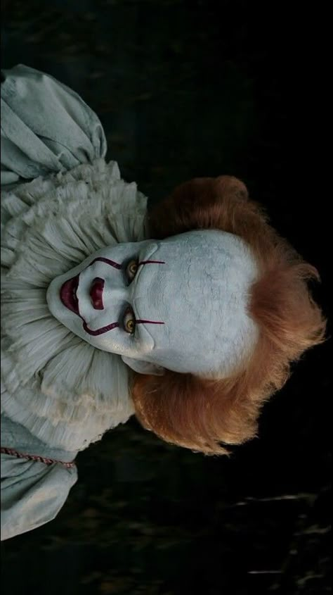 Pennywise Wig, Pennywise Film, Horror Villians, Bill Skarsgard Pennywise, We All Float Down Here, It Eso, Clown Horror, Horror Drawing, Pennywise The Clown