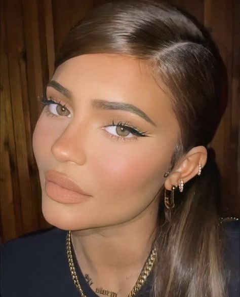 Kendall Jenner Earrings, Kylie Jenner Earrings, Kendall Jenner Piercings, Kylie Jenner Jewelry, Kylie Jenner Stormi, Kylie Jenner Ear Piercings, Kylie Jenner Piercings, Ear Piercings Chart, Double Ear Piercings