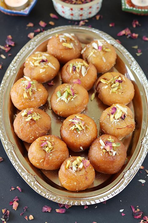 Balushahi Recipe with step by step pictures, homemade badusha recipe Mithai Pics, Badusha Recipe, Balushahi Recipe, Athangudi Tiles, Pasta Rigatoni, Sweets Indian, Red Dreads, Indian Fast Food, Diwali Sweets Recipe