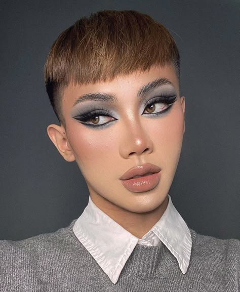 Smokey Grey Makeup, Gray Makeup Looks, Gray Eyeshadow Looks, Grey Makeup Looks, Acubi Makeup, Gray Eye Makeup, Grey Eyeshadow Looks, Gray Eyeshadow, Men Wearing Makeup