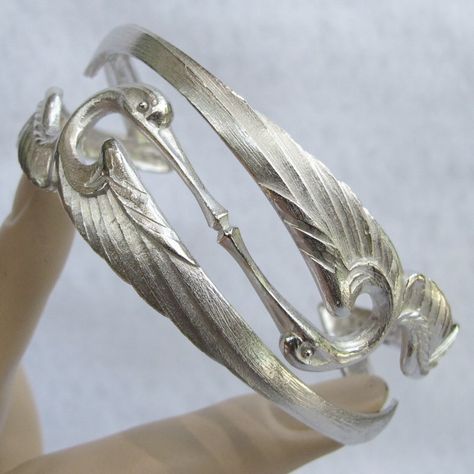 Win this! Love birds, antiques and collectibles? Join Antique Beak for it's 16th anniversary and win this sterling silver Heron Cuff Bracelet. No purchase necessary to enter or win. www.antiquebea.com for details. Drawing on 7/1/16. Putao, Herons, Art Nouveau Design, Bird Jewelry, Special Jewelry, Themed Jewelry, Vintage Vibe, Girly Jewelry, Pretty Jewellery