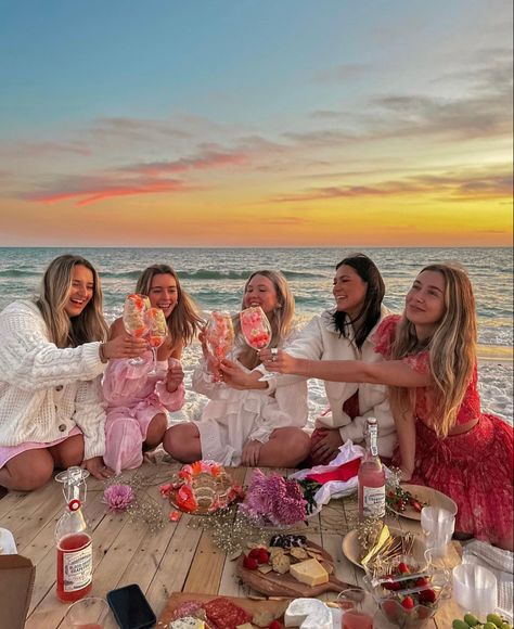 Summer Picnic At The Beach, The Picnic Collective, 21st Birthday Beach Outfit, Beach Picnic Photography, Sunset Beach Birthday Party, Sunset Picnic Outfit, Beach Party Photoshoot, Beach Bday Party Ideas Aesthetic, Sunset Beach Picnic Birthday