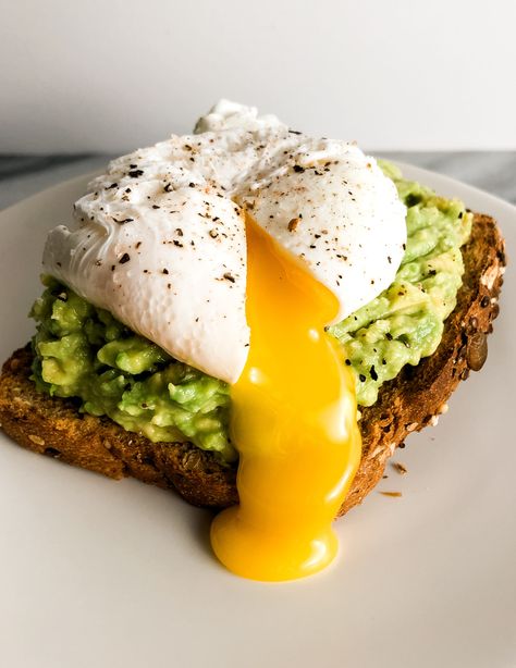 Cooking Poached Eggs, Poached Egg Recipe, Perfect Poached Eggs, Smashed Avocado, Egg Recipe, Poached Egg, Fool Proof Recipes, Egg Breakfast, Stir Fry Recipes