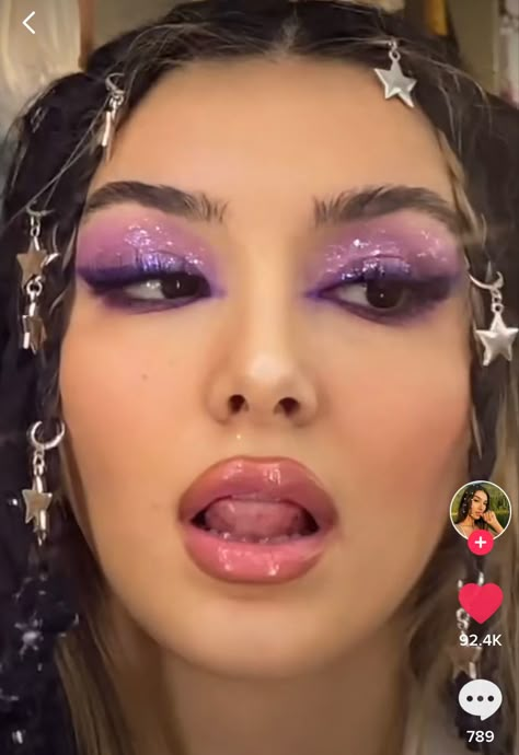 Homecoming Makeup For Purple Dress, Descendants Makeup Ideas, Makeup Ideas With Rhinestones, Purple Fairy Makeup, Eras Makeup, Y2k Eyeshadow, Glitter Makeup Ideas, Quince Makeup, Gala Hair