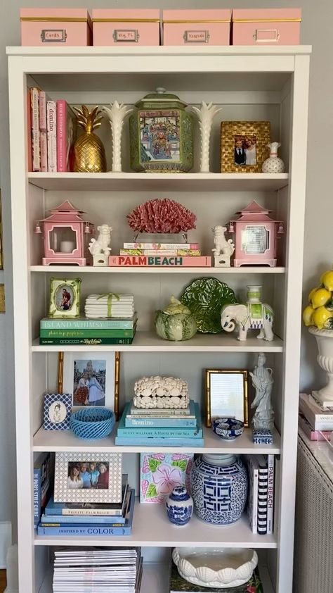 Bookcase Styling Blue And White, Bookcase Flower Vase, Grandmillenial Bookshelf Styling, Styling Open Bookshelves, Built In Shelves Living Room Decor, Bookshelf In Bedroom Ideas, Bookshelf Styling Bedroom, Cottagecore Ghibli, Bookshelves Inspiration