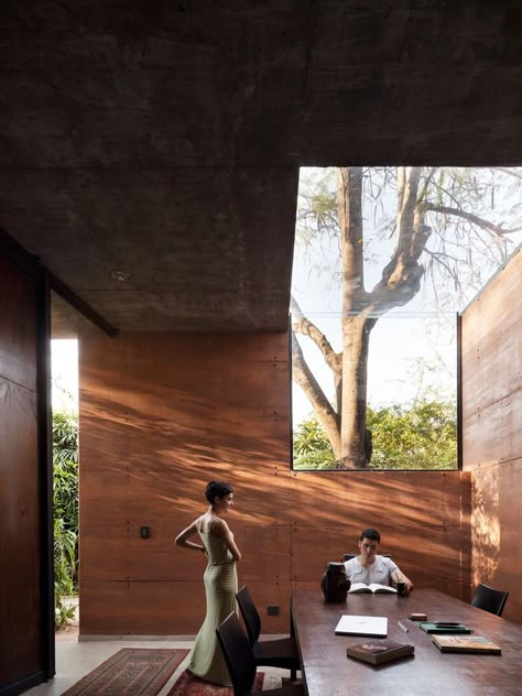 Sky Window, Rammed Earth Homes, Rammed Earth Wall, Modern Architecture Interior, Corporate Office Design, Rammed Earth, Architecture Awards, Earth Homes, Small Office