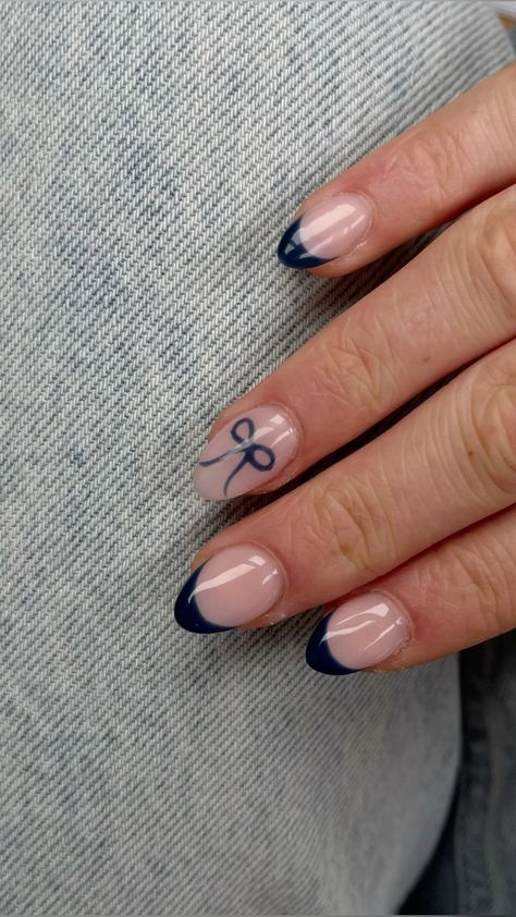 Navy Nails With Bow, How To Do Bows On Nails, Easy Gel X Nail Designs For Beginners, Navy Blue Bow Nails, Hoco Nails Navy Blue, Simple Nails Design Almond, Simple Nails With Bow, French Tips For Short Nails, Nail Inspo Hoco