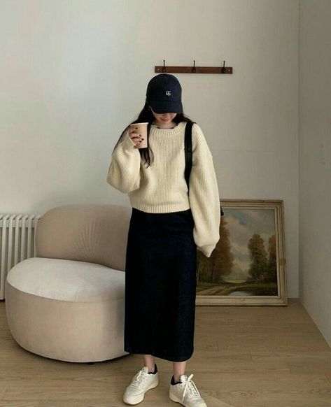 Black Pencil Skirt Outfit Casual Fall, Black Skirt Autumn Outfit, Black Maxi Skirt Winter Outfit, Korea Autumn Fashion, Japan Autumn Outfit Women, Korea Fall Outfit, Korea Outfit Ideas, Winter Outfit Asian, Autumn Outfits In Korea