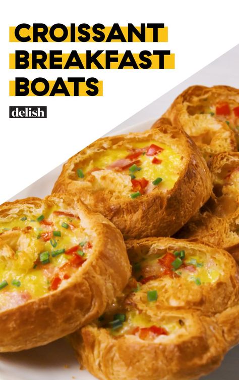 Croissant Breakfast Boats, Breakfast Croissants Recipes, Croissant Egg Boats, Breakfast Boats, Cheese Croissant, Recipes Brunch, Croissant Breakfast, Brunch Eggs, Croissant Recipe