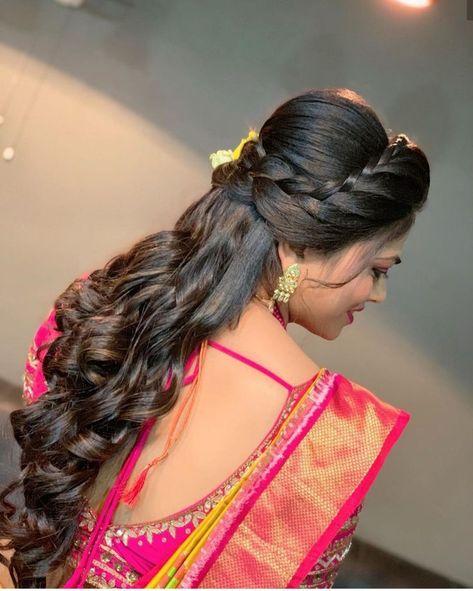 Messi Bridal Hairstyle Indian, Wedding Reception Hairstyles Indian, Free Hair Hairstyles For Saree Reception, Sari Hair Styles Indian Fashion, Side Partition Hairstyles Indian Wedding, Engagement Hairstyles Front Look, Latest Hairstyles With Lehnga, Open Hairstyles Indian Wedding Saree, Engagement Hairstyles For Saree