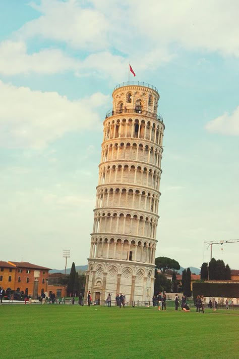 I would recommend staying in Pisa because it is a very peaceful mid-sized city. #destination #destinationguide #destinationsummer #destinationfabulous #places #travelersnotebook #travelmore #travellife #adventuretravel #adventuretime #backpacking #traveltips #travelblog #travelhacks #travellife #travel #vacation #vacationtips #familytravel #familyvacation #kidsactivities #outdoors #italy #travelguide Piza Italy Aesthetic, Pisa Tower Aesthetic, Tower Of Pisa Aesthetic, Leaning Tower Of Pisa Aesthetic, Piza Tower, Tower Photography, Pisa Tower, The Leaning Tower Of Pisa, Italy Places