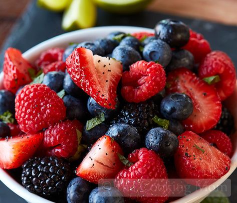 Fresh Berry Salad with Lime and Mint - The Cooking Mom Easy Potluck Recipes, Best Fruit Salad, Healthy Honey, Berry Salad, Fun Salads, Fruit Salads, Fruit Salad Recipes, Potluck Recipes, Easy Dishes