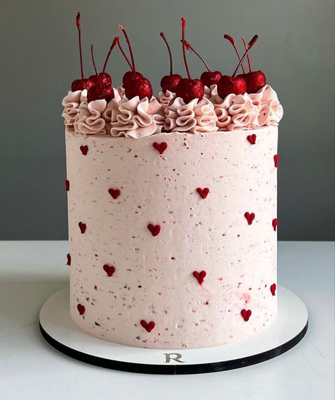 Cake Auction Ideas, Vintage Heart Cakes, 25th Birthday Cake, Dessert Decorating Ideas, Pretty Pastries, Valentines 2024, Baking Therapy, Dessert Design, 25th Bday