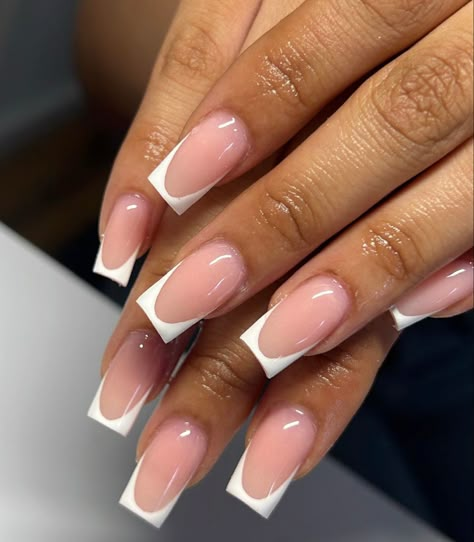 White Tips Nails Acrylic, Plain Nails French Tip, French Outline Nails Square, Short Acrylic Nails French Tip White, White French Tips Designs, Natural Acrylic Nails French Tips, Short White Tips Acrylic Nails, Plain French Nails, French Tip Acrylic Nails Medium Length