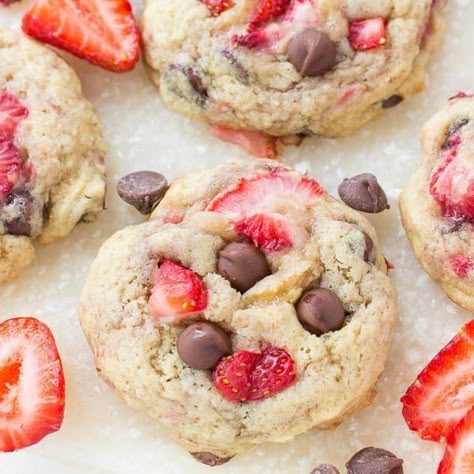 Strawberry Chocolate Chip, Strawberry Chocolate Chip Cookies, Chocolate Covered Strawberry Recipe, Coconut Dessert, Strawberry Cookies, Strawberry Chocolate, C Is For Cookie, Strawberry Desserts, Best Cookie Recipes