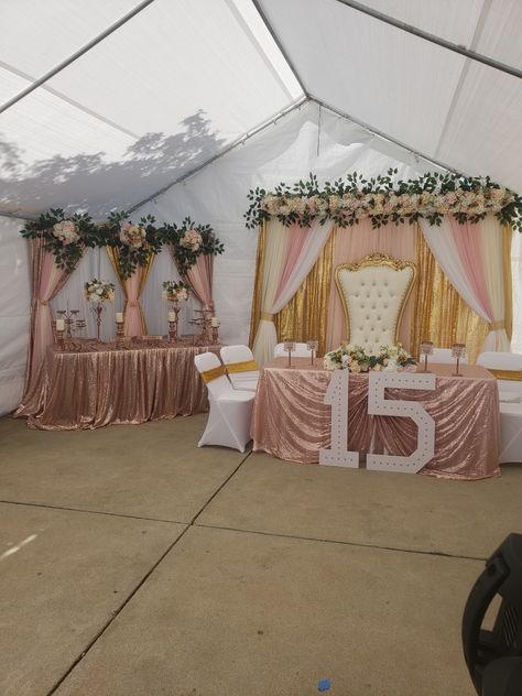 Sweet Sixteen Head Table Ideas, Table Decorations For A Quinceanera, Background For Quinceanera, Birthday Party Main Table Decor, Rose Gold Quince Main Table, Quinceanera Wall Decorations, Sweet 15 Table Decor, Roses And Pearls Centerpieces, Pink Quinceanera Backdrop