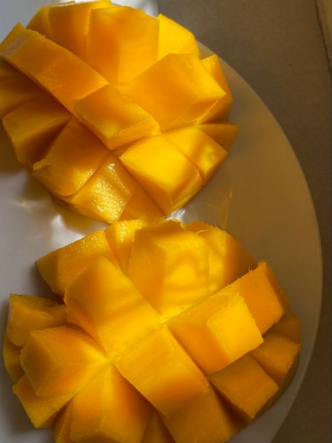 Mango Astethic, Mango Aesthetic, Food Babe, Healthy Food Motivation, Yummy Comfort Food, Healthy Fruits, Fruit Smoothies, Yummy Foods, Food Obsession