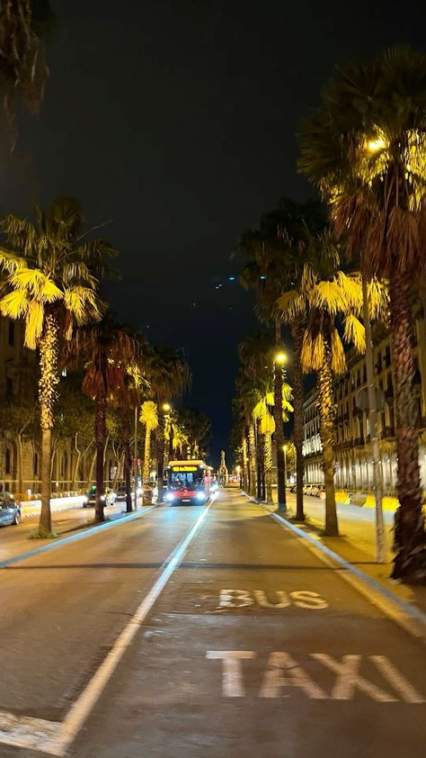 Barcelona At Night Aesthetic, Barcelona Night Life, Barcelona Aesthetic Night, Barcelona Spain Aesthetic Night, Barcelona At Night, Night In Barcelona, Barcelona Vibes, Barcelona Spain Aesthetic, Spain Aesthetics