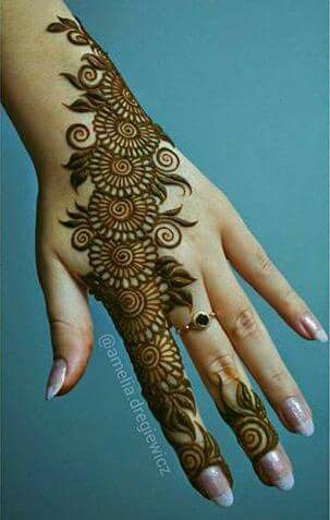 Henna Design Simple, Henna Hand Designs, Henna Tattoo Design, Palm Henna, Henna Designs Simple, Henna Hands, Mehedi Design, Tattoo Designs Hand, Simple Henna Designs