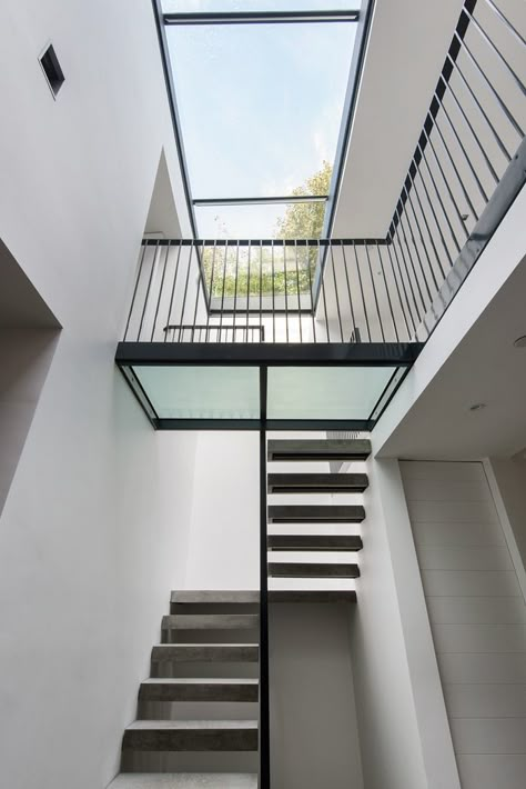 Ouseburn Road Skylight Home Design, Skylight Staircase, Staircase Skylight, Modern Skylights, Skylight Design, Pool House Plans, House Extension Design, Sky Light, Minimal House Design