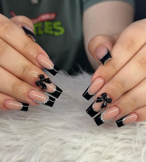 magical_nails_1 Birthday Nails 21st, Falling In Reverse Nails, 21 Birthday Nail Ideas, Black Medium Nails, Black Nails For Prom, Black Birthday Nails, Kylie Nails, Asian Nails, Nail Jewels